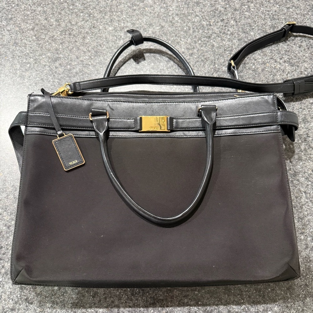Tumi Larkin Edna Brief Black Business Laptop Bag
